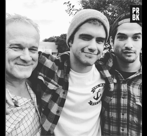 Tyler Posey (Teen Wolf) pose avec son frère Jesse et leur père John