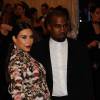 Kim Kardashian enceinte et en couple avec Kanye West au Met Gala 2013