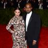 Kim Kardashian enceinte et en couple avec Kanye West au Met Gala 2013