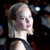 Jennifer Lawrence sort le grand jeu lors de l'avant-première d'Hunger Games : la révolte, partie 2, à Londres, le 5 novembre 2015