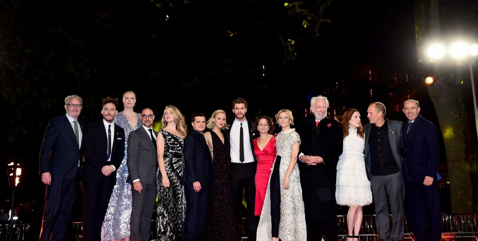 Jennifer Lawrence et le reste du cast lors de l&#039;avant-première d&#039;Hunger Games : la révolte, partie 2, à Londres, le 5 novembre 2015