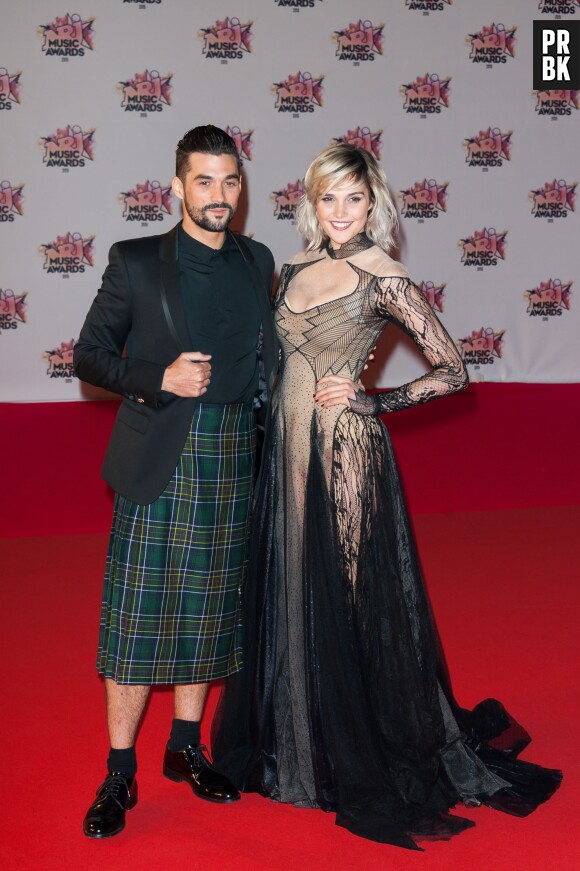 Florent Mothe et Camille Lou sur le tapis rouge des NRJ Music Awards 2015, le 7 novembre 2015, à Cannes