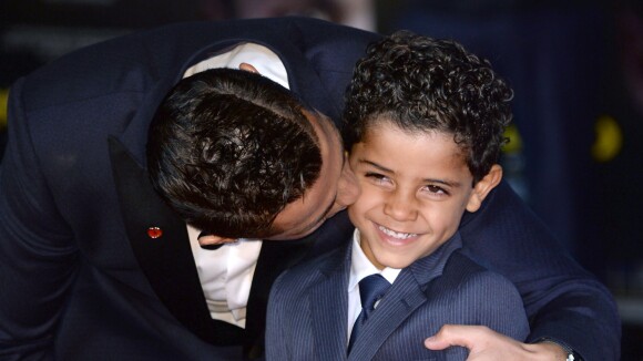 Cristiano Ronaldo : son fils et sa mère le rejoignent sur le tapis rouge de son documentaire