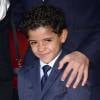 Cristiano Ronaldo : son fils plus adorable que jamais sur le tapis rouge du documentaire consacré à CR7, le 9 novembre 2015 à Londres