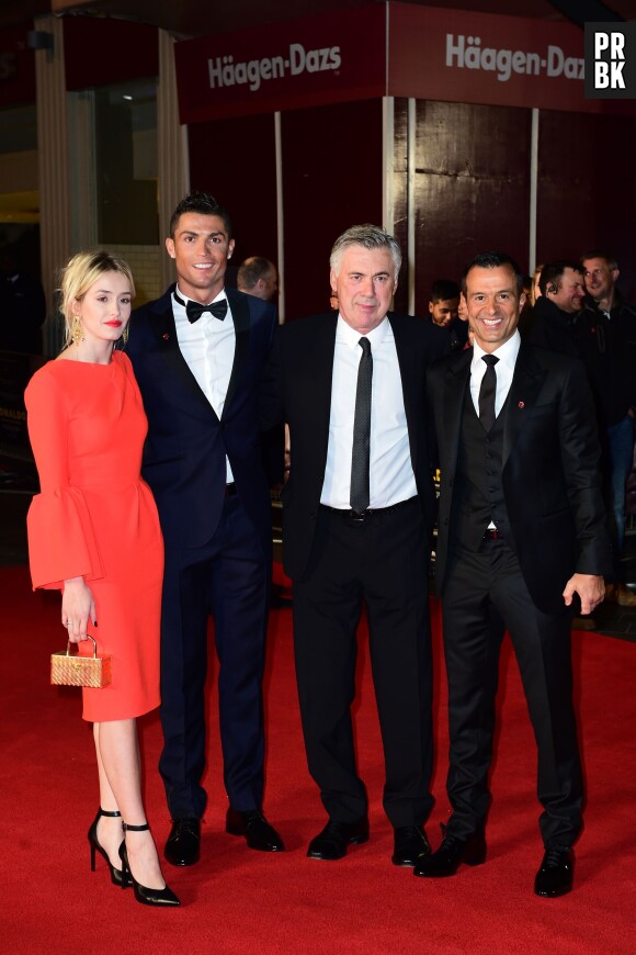 Cristiano Ronaldo, Carlo Ancelotti et Jorge Mendes sur le tapis rouge du documentaire consacré à Ronaldo, le 9 novembre 2015 à Londres