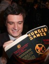 Hunger Games : Josh Hutcherson dédicace un livre