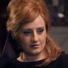 Adele : faux menton et faux nez pour se transformer en sosie d'elle-même