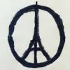 Attentats de Paris : le signe de paix avec la Tour Eiffel devient un symbole de ralliement