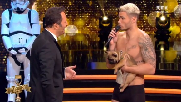 Baptiste Giabiconi : sexy, il débarque en caleçon en direct lors des Z'Awards de TF1