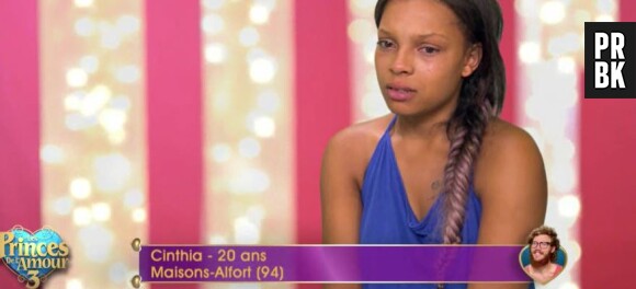 Les Princes de l'amour 3 : Cinthia en larmes à cause du bisou de Jessica et Geoffrey dans l'épisode 29 du 17 décembre 2015, sur W9