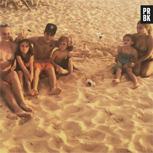 Justin Bieber et Hailey Baldwin posent avec la famille du Bieb's
