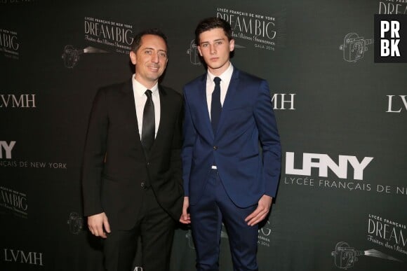 Gad Elmaleh et son fils Noé Elmaleh au 17e gala du lycée français de New-York, le 6 février 2016