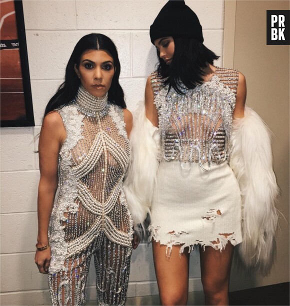Kourtney Kardashian et Kylie Jenner au défilé Yeezy Season 3 de Kanye West au Madison Square Garden de New-York, le 11 février 2016