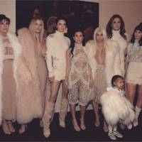 Kim Kardashian blonde, Kylie Jenner sexy, Lamar Odom... le clan au défilé Yeezy de Kanye West