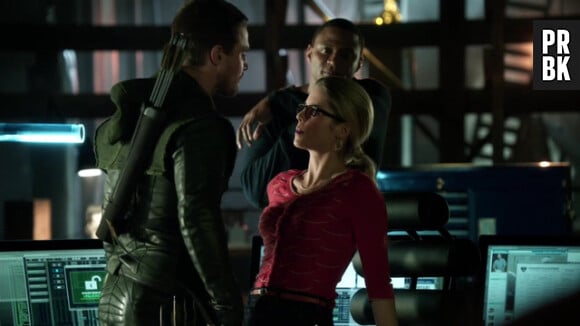 Arrow saison 3 : Oliver et Felicity se seraient embrassés