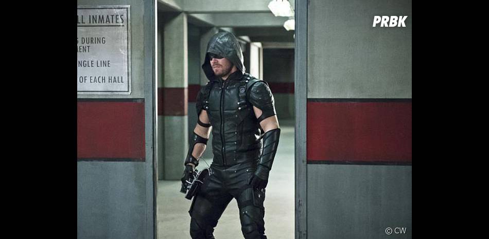 Arrow saison 4, épisode 18 : Oliver (Stephen Amell) sur une photo