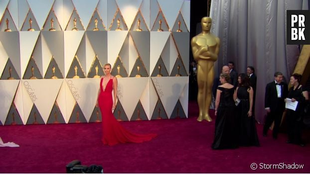Charlize Theron sur le tapis rouge des Oscars 2016