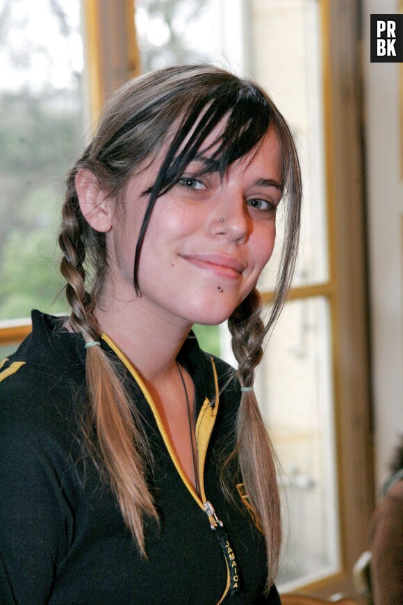 Emma Daumas était finaliste de la deuxième saison de Star Academy.