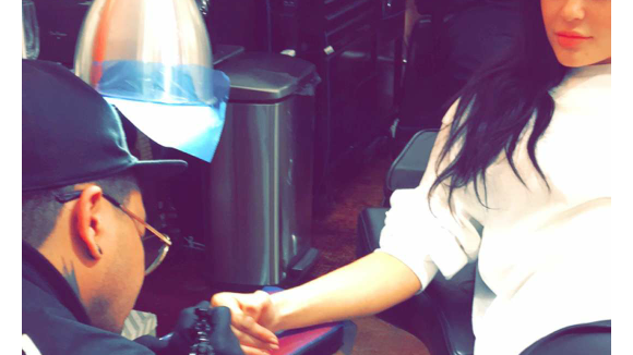 Kylie Jenner se fait tatouer en direct sur Snapchat