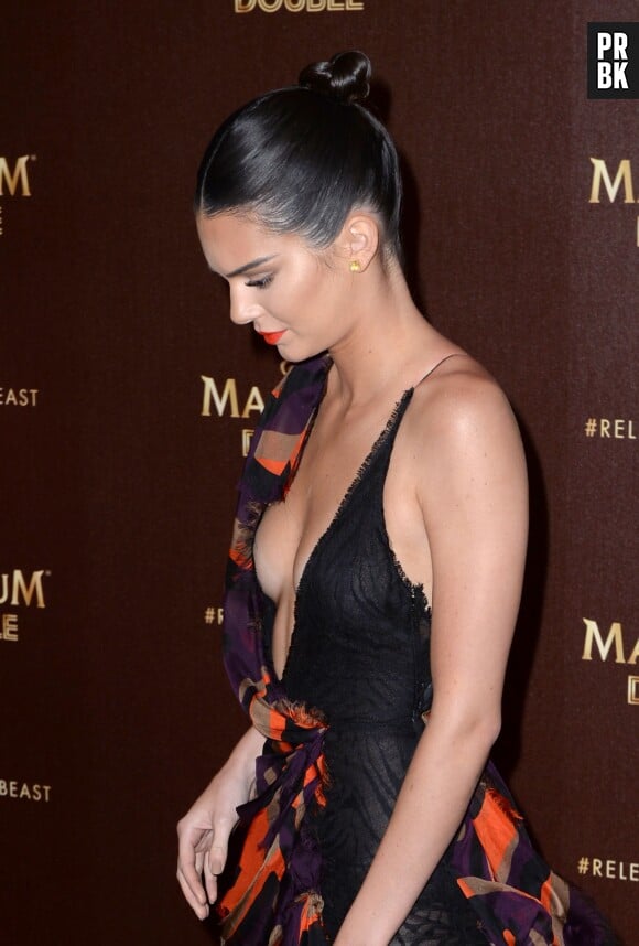Kendall Jenner : décolleté sexy au Festival de Cannes le 12 mai 2016