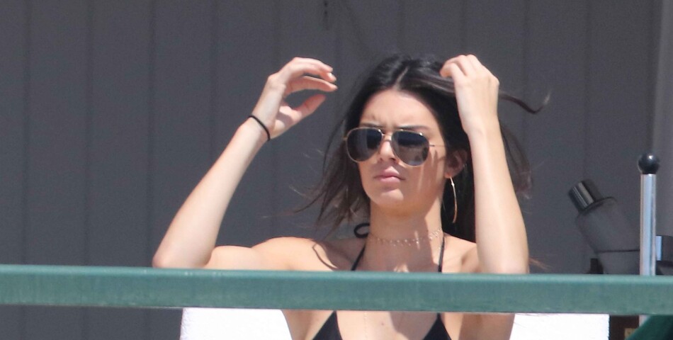 Kendall Jenner séance bronzette à l&#039;hôtel du Cap-Eden-Roc à Antibes le 14 mai 2016
