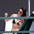 Kendall Jenner en bikini à Cannes le 14 mai 2016