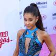 Ariana Grande manque de chuter aux Billboard Music Awards 2016
