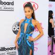 Ariana Grande manque de chuter sur le tapis rouge des Billboard Music Awards 2016