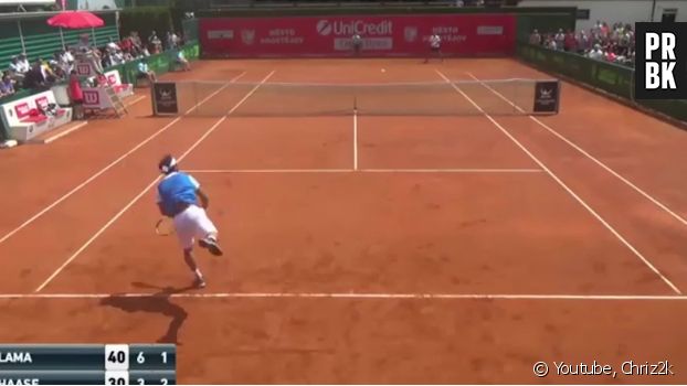 Un joueur de tennis se moque des cris de son adversaire, la vidéo à mourir de rire