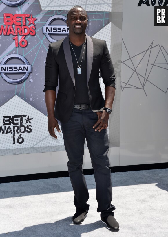 Akon sur le tapis rouge des BET Awards le 26 juin 2016 à Los Angeles