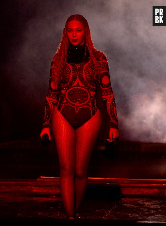 Beyoncé sur la scène des BET Awards le 26 juin 2016 à Los Angeles