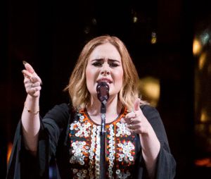 Adele : SOn titre "Hello" utilisé par un internaute pour répondre à une arnaque sur Facebook