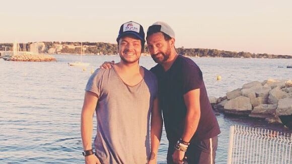 Kev Adams en vacances avec... Cyril Hanouna !