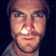 Arrow saison 5 : Stephen Amell blessé sur le tournage lors d&#039;un combat