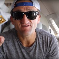 Le youtubeur Casey Neistat teste la première classe d'Emirates à 19 000 euros... ça vend du rêve !