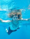 Spencer Elden, le bébé de la pochette "Nevermind" de Nirvana, photographié par  John Chapple  25 ans après.