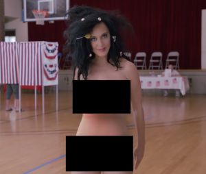 Katy Perry nue pour encourager les Américains à voter dans un sketch de Funny or Die