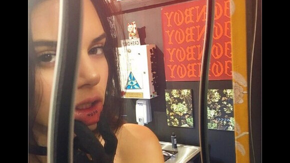 Kendall Jenner dévoile son nouveau tatouage... sur la lèvre