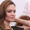 Angelina Jolie aurait décidé d'enlever tout ce qui lui rappelle Brad Pitt, ses tatouages y compris.