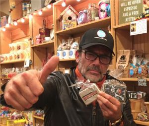 Jeffrey Dean Morgan propriétaire d'un magasin de bonbons