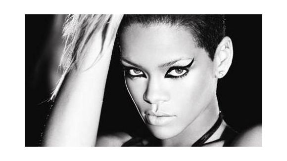 Messieurs ... Rihanna est ... célibataire !