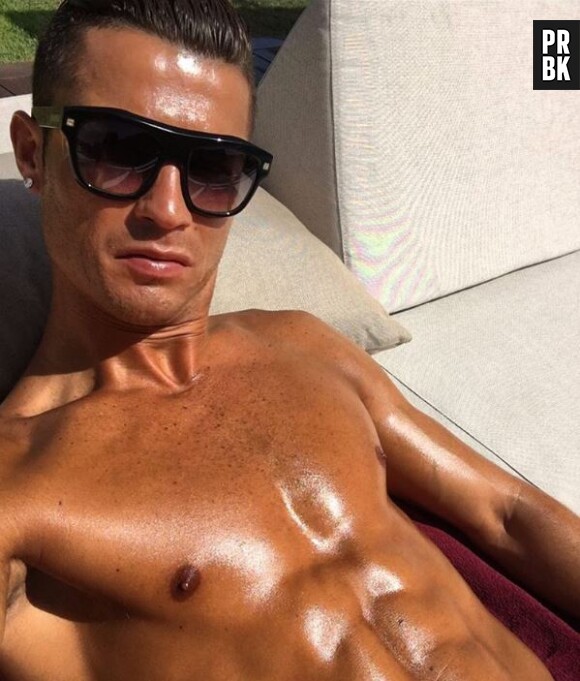 Cristiano Ronaldo sexy pour un Mannequin Challenge avec la Selecao !