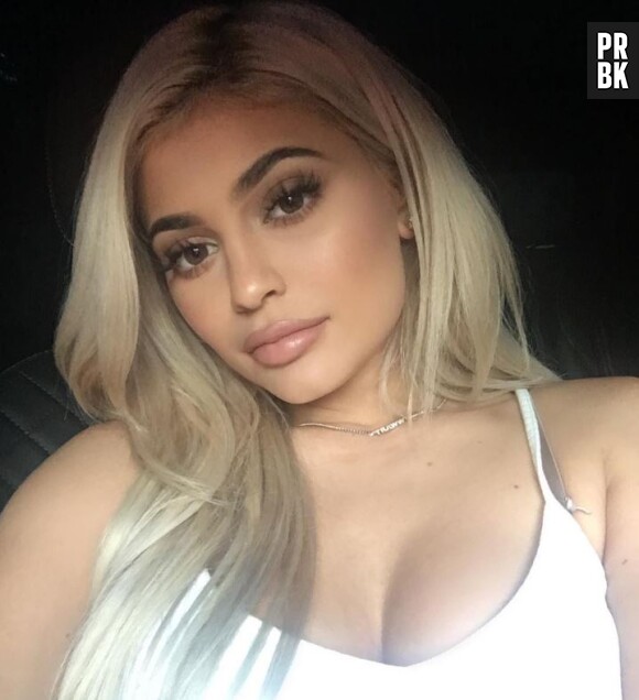 Kylie Jenner révèle ses secrets pour prendre un selfie parfait.