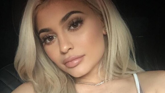 Kylie Jenner vous apprend comment faire un selfie réussi