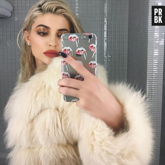 Kylie Jenner dévoile tous ses secrets pour prendre un selfie parfait !