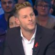 Matthieu Delormeau énervé contre Ayem Nour : il est harcelé par téléphone à cause de l'animatrice.
