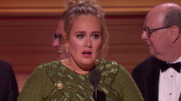 Adele fait pleurer Beyoncé avec un discours touchant aux Grammy Awards : "je t'aimerai toujours"