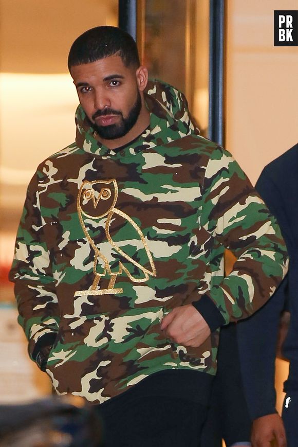 Drake en couyple avec Sade ? Le rappeur se fait un tatouage pour la chanteuse.