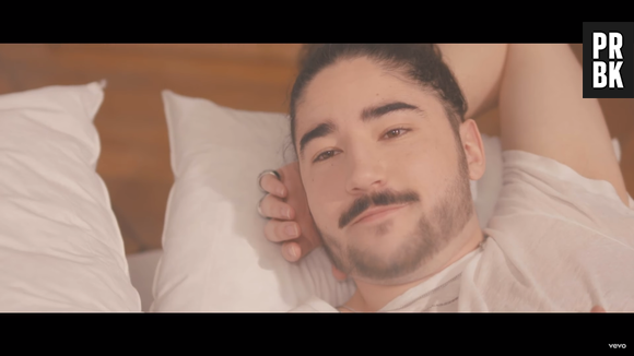 Clip de "Smile" : Boostee en pleine crise de couple