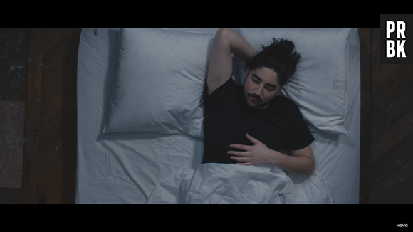 Clip de "Smile" : Boostee en pleine crise de couple